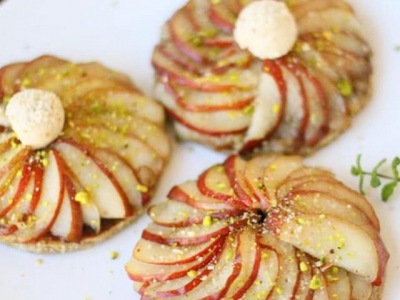 Rezept für Birnen-Kokos-Torte mit Paranusscreme