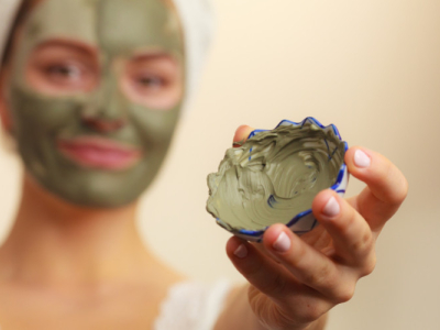 3 recepten voor een masker met groene klei voor een mooie huid tijdens de feestdagen