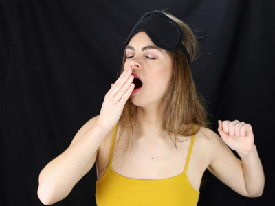 Wie kann man nachts besser schlafen? (8 einfache Tipps)