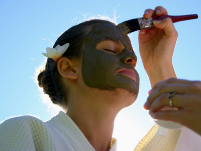 4 recepten voor maskers met groene klei